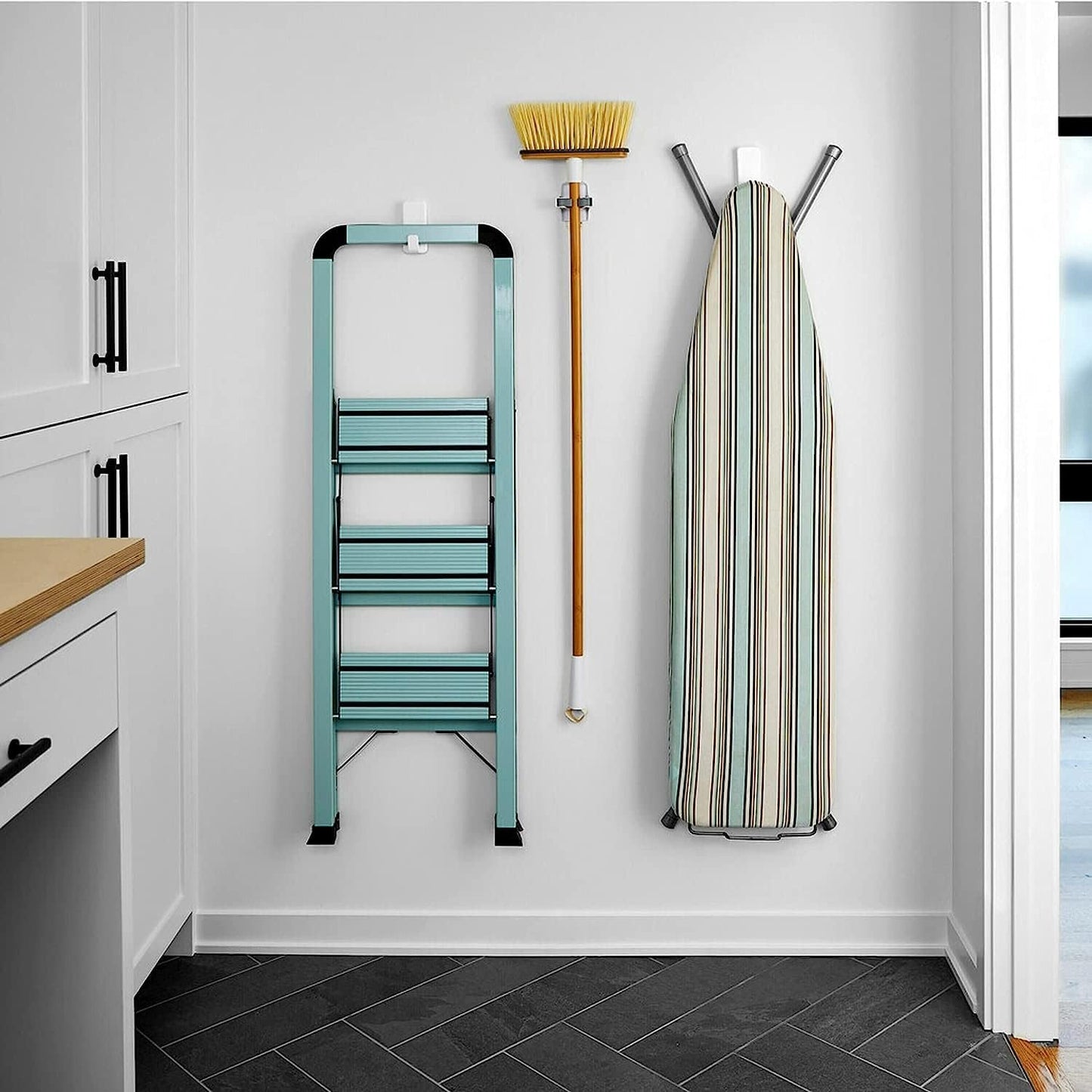 3M 17004-2ES  Command Jumbo Utility Hook, 2 hooks, 4 strips